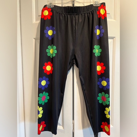 2 Pc Set / PJs, Costume, Loungewear🌼Black Capri, Pants & Flower Top / 70’s Look - Picture 7 of 10